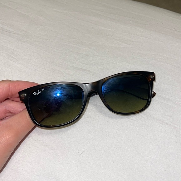 Ray-Ban Original Wayfarer Classic Polarized Glasses - Picture 3 of 5